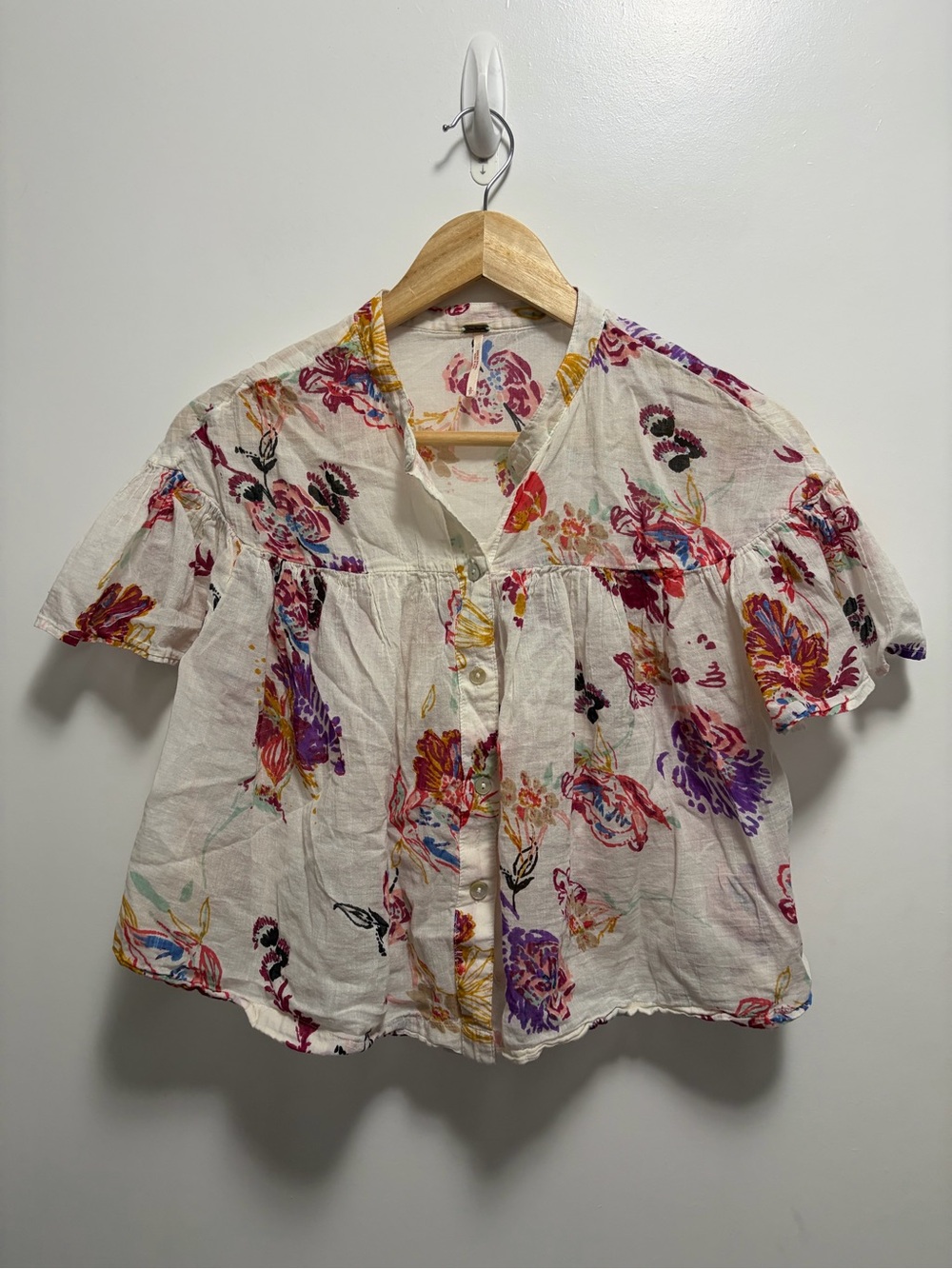 Free People Sweet Escape Ivory Floral Crop Button Blouse Top Size Small - Picture 2 of 6